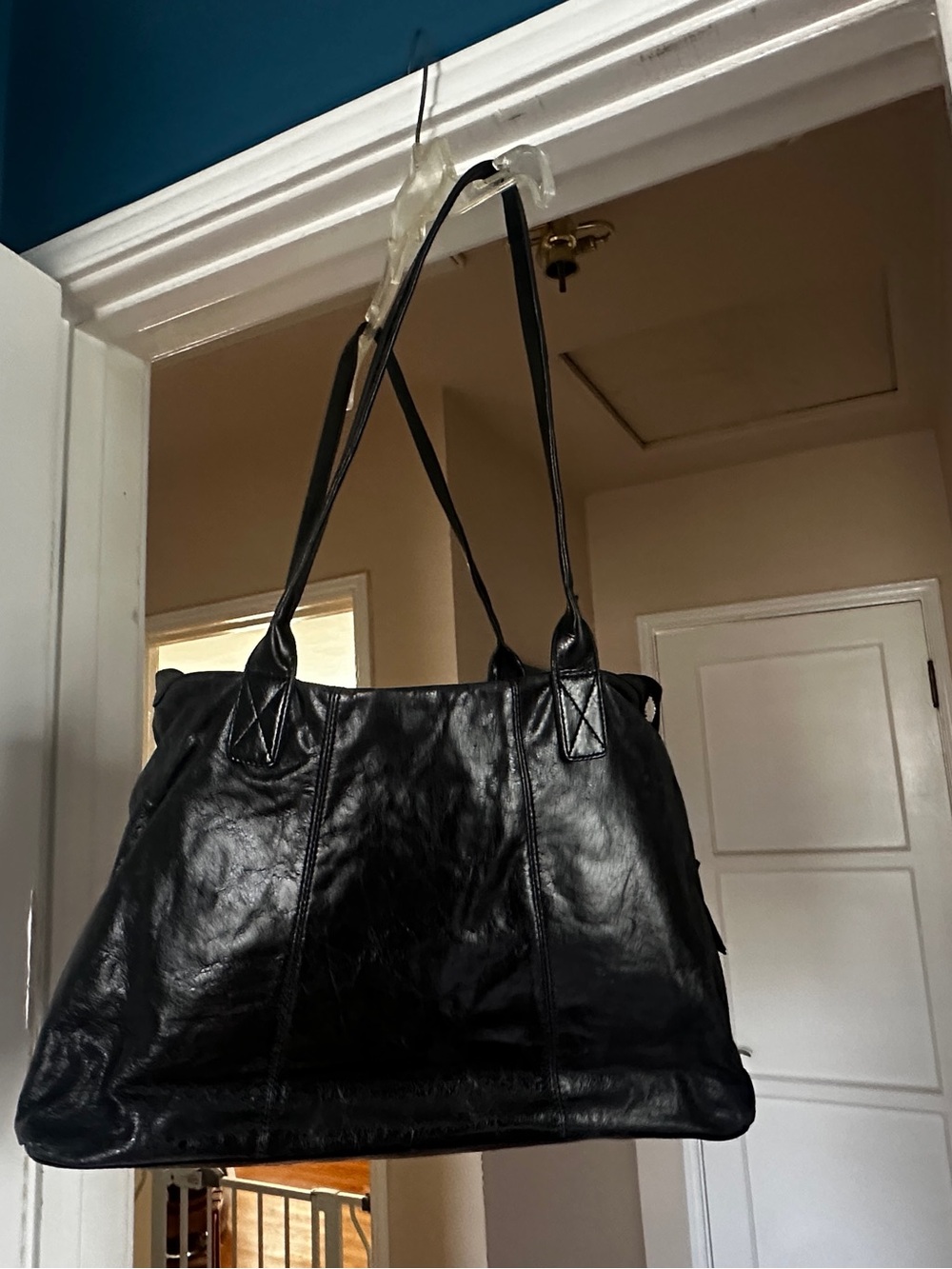 HOBO-Black Leather Tote Bag - Lightweight Everyday Carryall